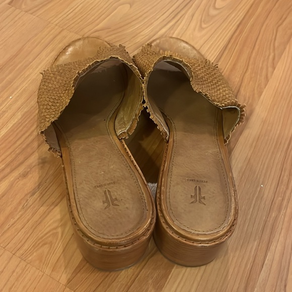 Frye blocked heel sandals. Size 9. Brown. - Picture 3 of 11